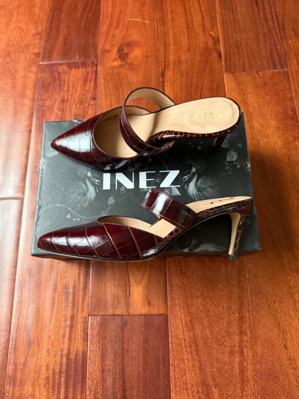 INEZ Mora Mule in Cocoa Croc, Size 8.5 Wide - Picture 3 of 13